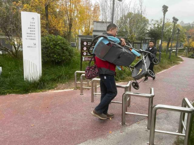 公园适老化方面这些做得还不错但还有改进空间pg模拟器试玩华商报记者走访了12座城市(图2)