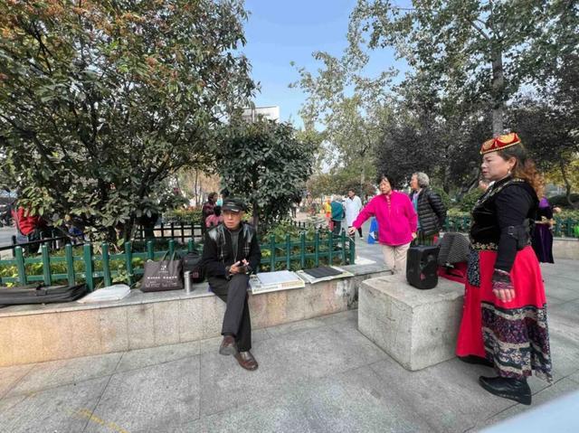 公园适老化方面这些做得还不错但还有改进空间pg模拟器试玩华商报记者走访了12座城市(图24)