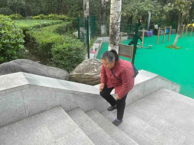 公园适老化方面这些做得还不错但还有改进空间pg模拟器试玩华商报记者走访了12座城市(图26)